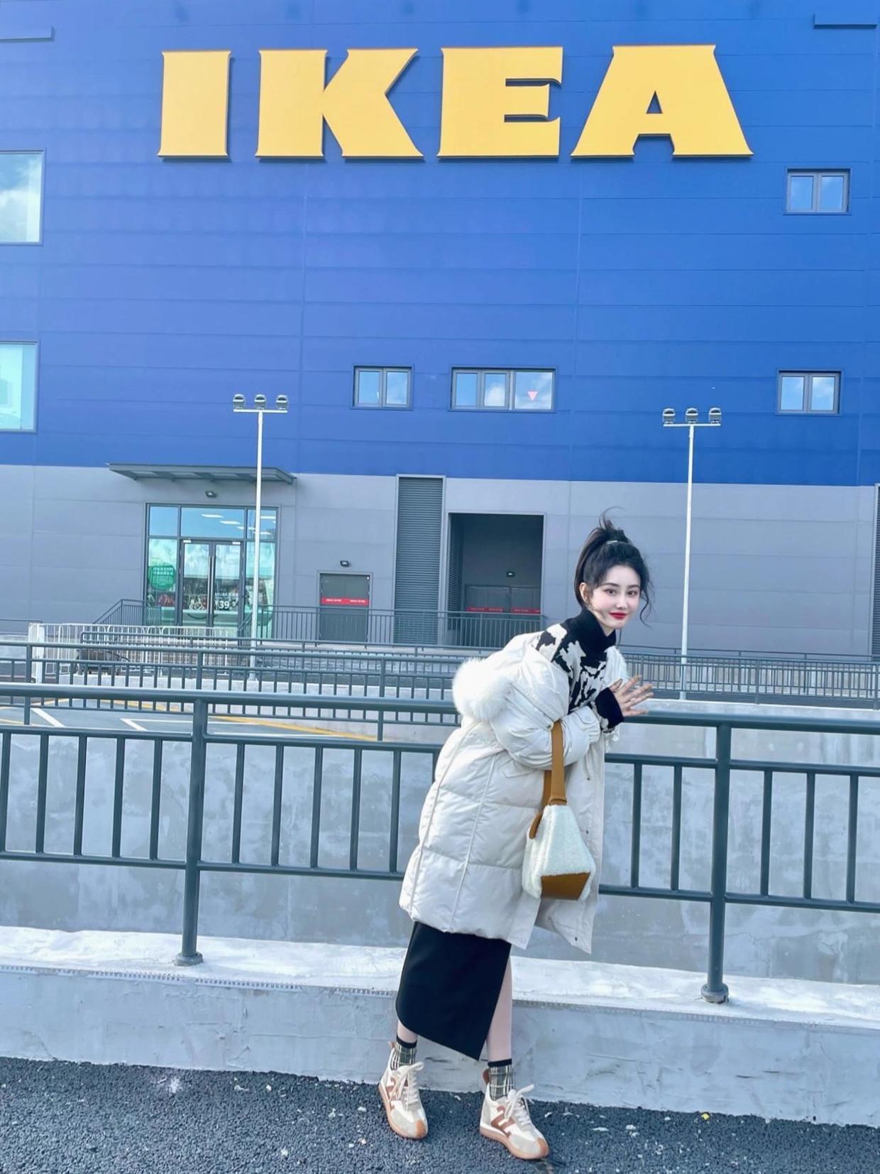 羽绒服|萧瑟冬日没在怕,一定要尝试的五套羽绒服搭配,秒变雪地小精灵