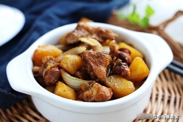 荤素|土豆家常又好吃的做法，荤素搭配更营养，能当菜又能当主食！