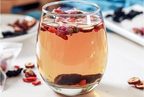 月季|一道防止血液粘稠的小茶方,中老年人常喝可以疏通血脉,调养肝肾