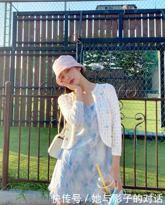 换掉|换掉你的裙子,今年秋天流行这4件“外套”,谁穿谁好看