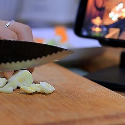 适合全家的东北菜排骨炖豆角,老人小孩都爱吃