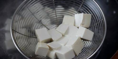 教你麻婆豆腐的家常做法,色泽红亮,豆腐嫩滑不碎,配米饭太香了