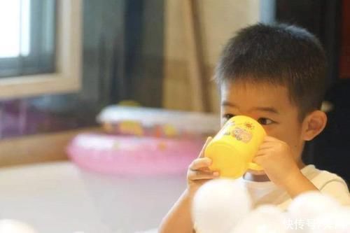 刷牙|3岁儿子满口小黑牙,送去医院检查后,医生的话让妈妈万分羞愧