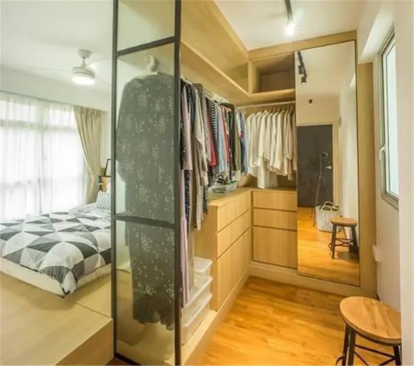 衣柜|卧室衣柜别靠墙,隔出1米做成独立衣帽间,好看又实用