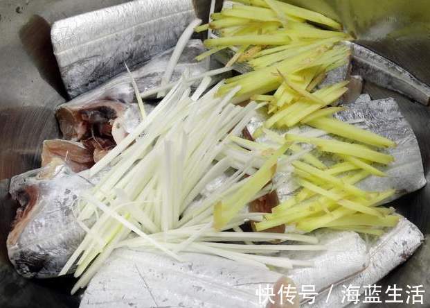 面粉|炸带鱼，裹面粉和淀粉都不对，邻居大厨教我做法，外酥里嫩不回软