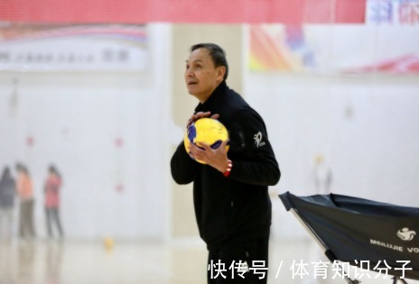 蔡斌|江苏女排下赛季争冠稳了!丁霞67岁恩师鼎力相助,培养二传有一套