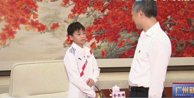 市长|排面!全红婵受广州BOOS接见,红姐手足无措,看书缓解紧张