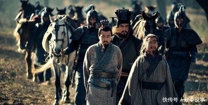 曹操|诸葛亮草船借箭时，曹操为何不放火箭？看了才知道卧龙的厉害！