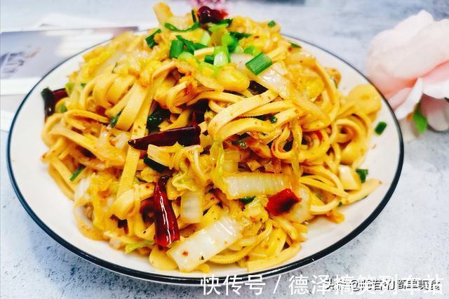 下饭|豆腐丝配娃娃菜,吃起来有嚼劲,味道也不错,很下饭