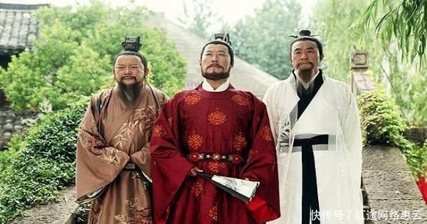 豪宅|皇帝微服私访，到清官家探望，看到其老婆后，皇帝：赏豪宅一座