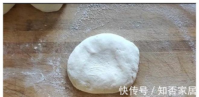 面粉|家庭版红糖烧饼，金黄酥脆香甜美味，咬一口酥的掉渣