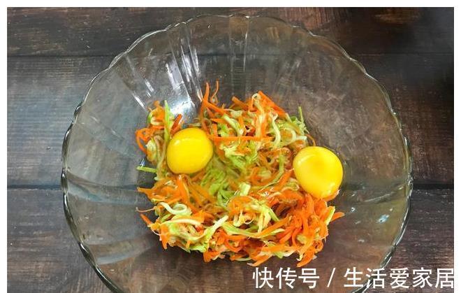 早餐饼|早餐饼最简单的做法，不用揉面，筷子一搅，10分钟解决全家人早