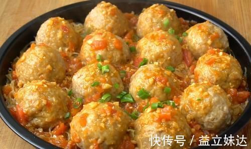 莲藕做丸子没想到这么好吃，不用水煮不油炸，咬一口鲜香又脆嫩