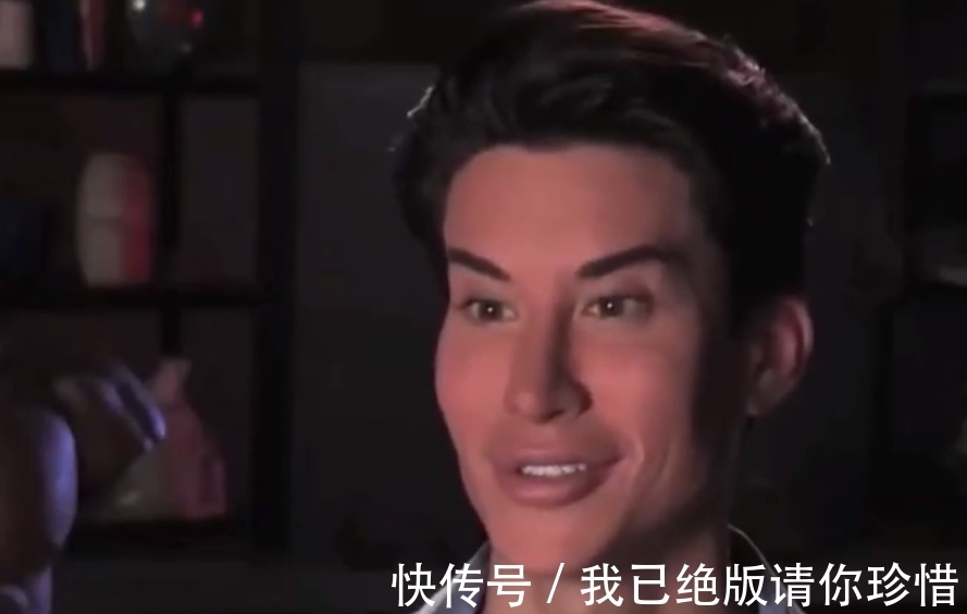 翅膀|男子花150万美元,成功在背上植入“翅膀”,网友:这能飞?