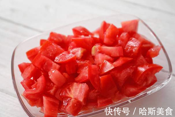 夏天|夏天就爱吃此菜，酸爽开胃，荤素搭配营养高，好吃到汤汁都不剩
