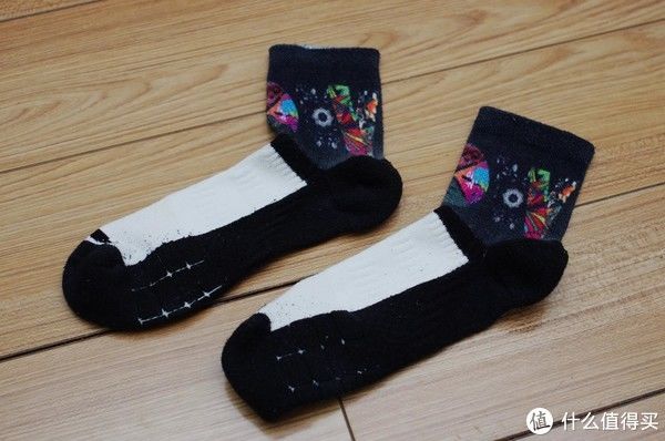 真丝|炎炎夏日，我从我的200双袜子里挑出了最合适的几双来推荐……