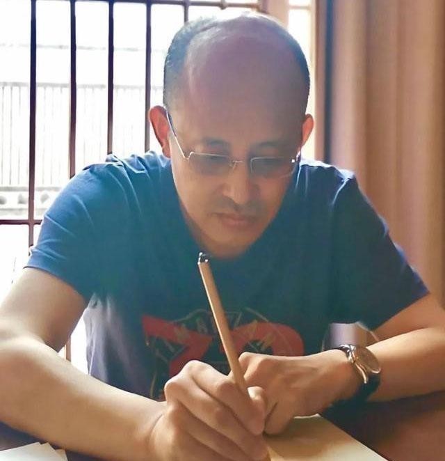 国展$他的书法很有“灵魂”,不入协会,不投展,但是书写水平一级棒