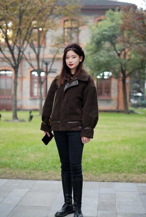 小个子穿衣有窍门，学学这“5种裤装+外套”的穿法，吸睛又显高