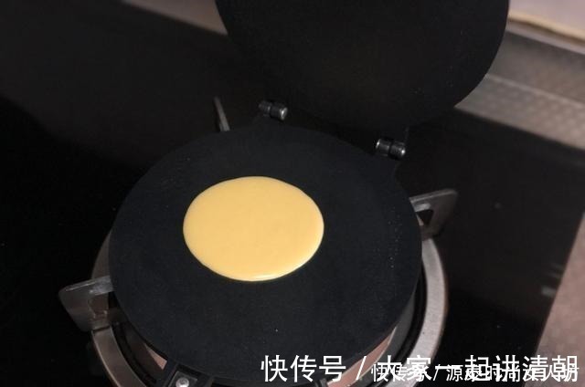 面糊|儿子想吃蛋卷,老妈这样做,十分钟做了一大堆,儿子说比买的好吃