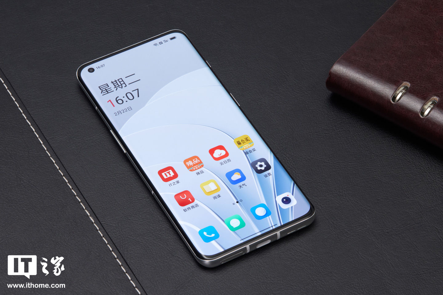 漫反射|【IT之家开箱】一加10 Pro胖达白512GB至尊版图赏