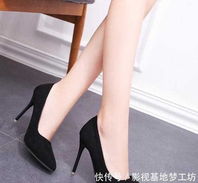 纤细|尖头高跟鞋的搭配,让你在各种风格之间,随意切换