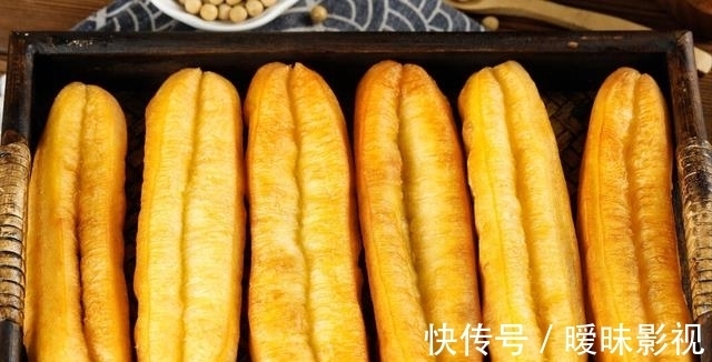 炸油条，不用泡打粉，不用小苏打，教你家常做法，个个蓬松香酥脆