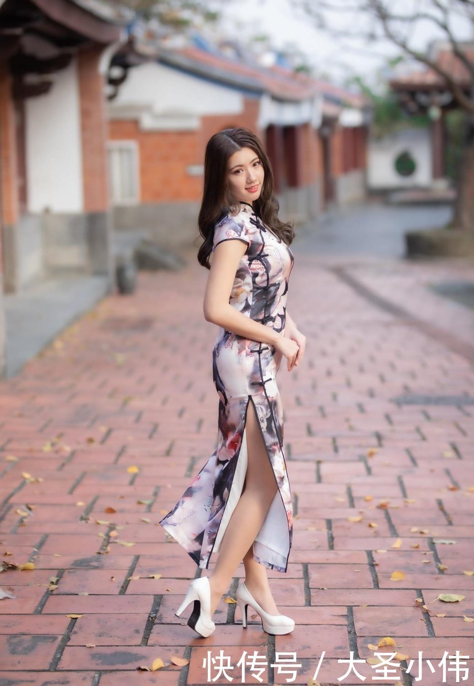 美女|美女街拍:看了这位美女我才知道什么叫微胖才是最好的!让人得知其中奥妙!