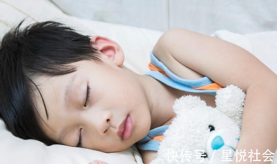 缺钙|孩子缺钙时,身体会出现4种信号,多给孩子吃3物,补钙质长个高