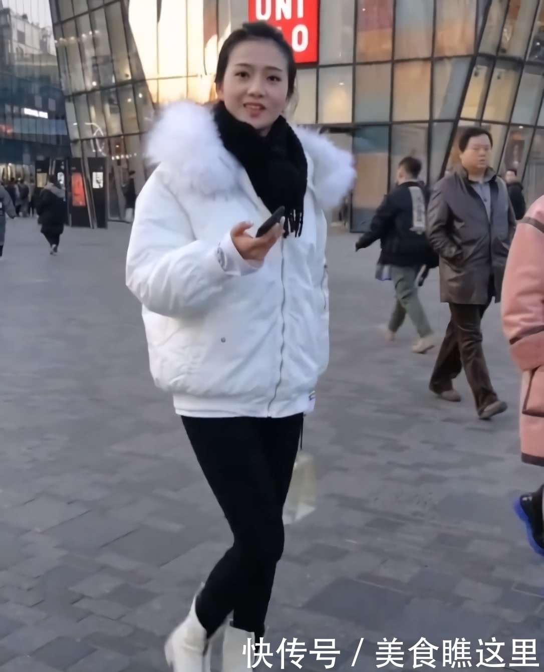 鞋子|美女的“煤球腿”绝了,鞋子要整成“树杈”才能穿,却贼显腿长!