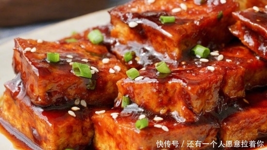 这道菜除了简单没有别的,实惠的脆皮内酯豆腐,就是好吃
