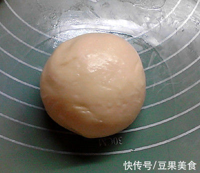 #健康甜蜜烘焙料理# 椰蓉提子面包