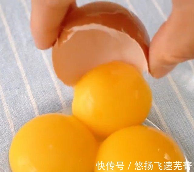 混合|颜值非常高的斑马纹酸奶蛋糕，吃起来非常柔软！