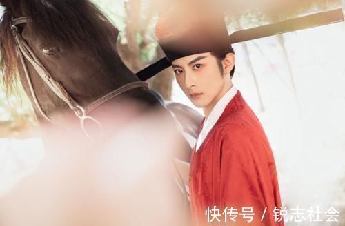 茱萸$真·花美男|穿汉服还要在头上戴花,本以为会奇怪,但被惊艳到了