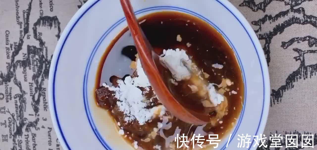 大虾新吃法,搭配口蘑一起焖,香辣味美鲜味独特,准保孩子吃不停