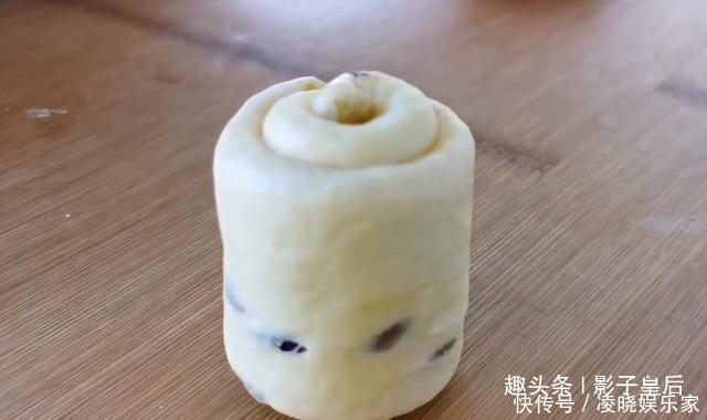 面粉里加2个橘子,不用揉面,不烤也不烙,筷子一搅,营养又解馋