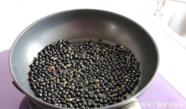 冬天常吃黑芝麻丸,教你三黑配方,不用九蒸九晒,做法太简单了