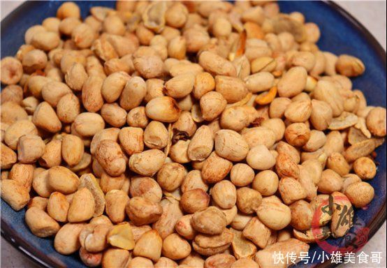 水汽|花生米加一把大蒜，比水煮简单，比油炸健康，一口下去嘎嘣脆
