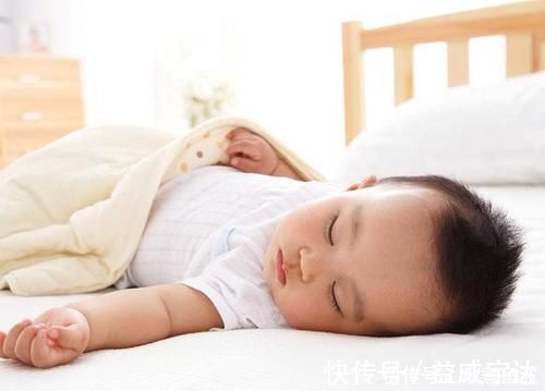 幼儿园|幼儿园“最贪睡宝宝”走红，惹全班师生围观，网友调侃睡美男