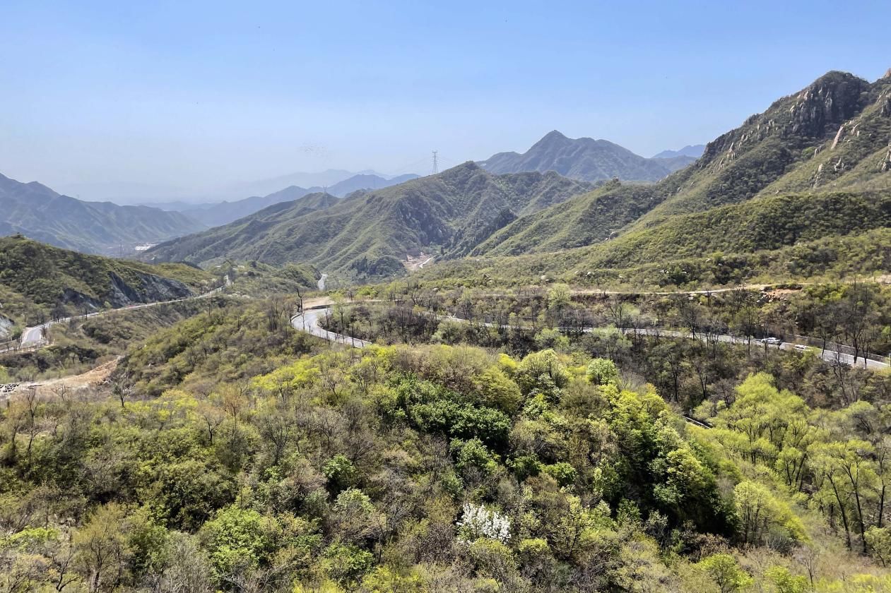 能翻山越岭，也能敞蓬踏青，试驾BJ40城市猎人版