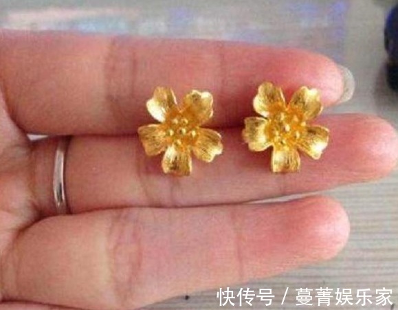 弯针@黄金耳钉是弯针的好,还是直针的好珠宝店老板说了“真心话”!