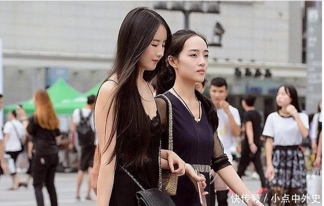 街拍：白色优雅黑边波点套裙，小蛮腰不盈一握