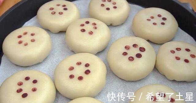 面团|中秋节快到了，教你自制月饼，不用烤箱，外酥里鲜，太香了！