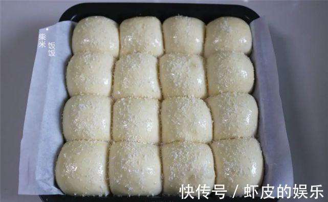 做法最简单的面包,只需普通食材,柔软香甜,适合在家做