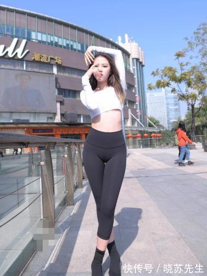 高跟鞋 宽领脐衬衫搭配弹性瑜伽裤,清纯可爱,美丽高雅