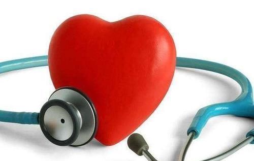 心脏不好的人,睡觉时身体出现4个现象,你有的