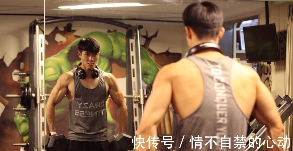 面容|精致面容下的肌肉男孩:腹肌遇见人鱼线,性感又迷人!