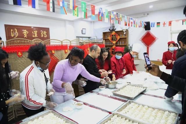 “我在中国过年挺好的！”东财留学生共庆中国年