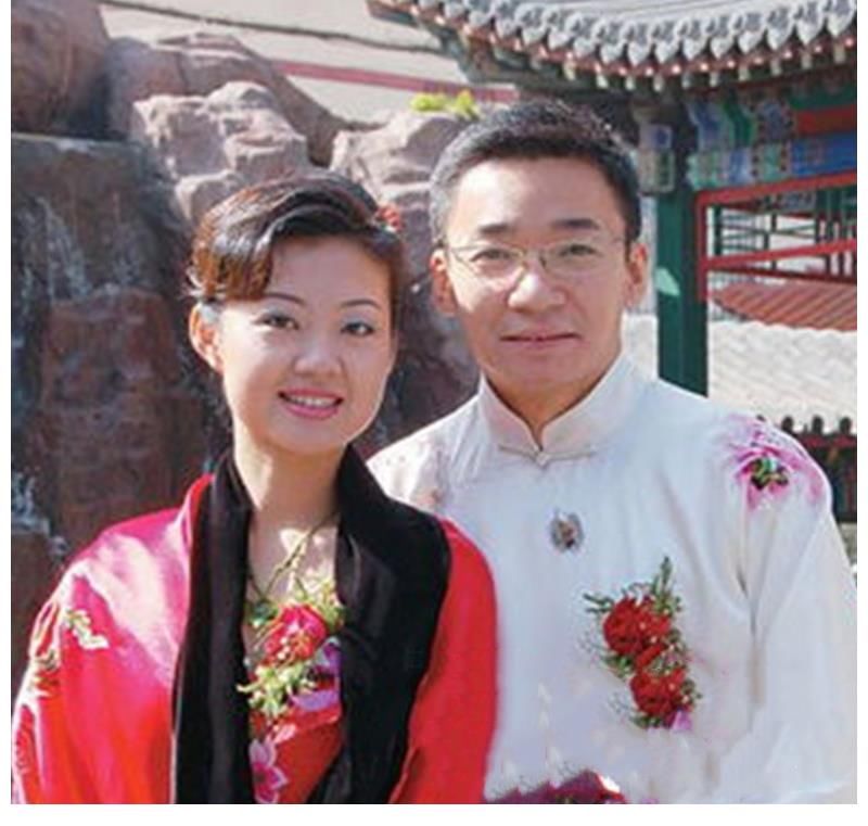 漂亮|高博漂亮的老婆曝光，他没能成央视一哥，在生活中却是妥妥的一哥