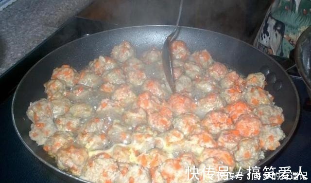 炸牛肉丸子时,切记“3用2不用”,丸子酥香松软,久放不变硬