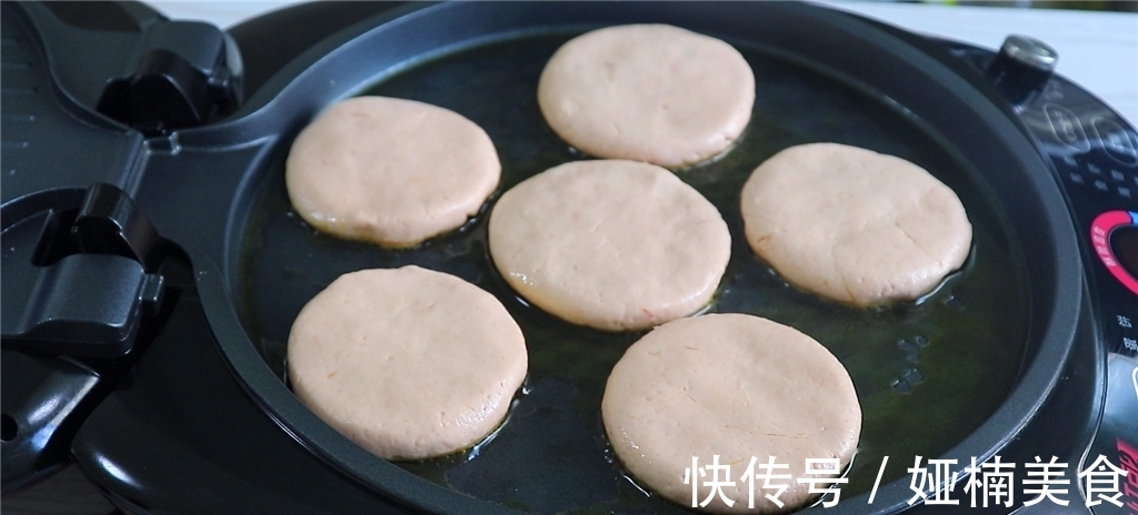 3个西红柿加1碗芝麻，教你简单又好吃的做法，出锅老公连吃5个